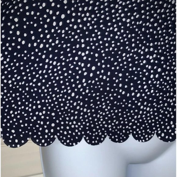 Banana Republic Sz PETITES XS Navy Scattered Dots Print Scalloped S/S Top EUC - Picture 5 of 8